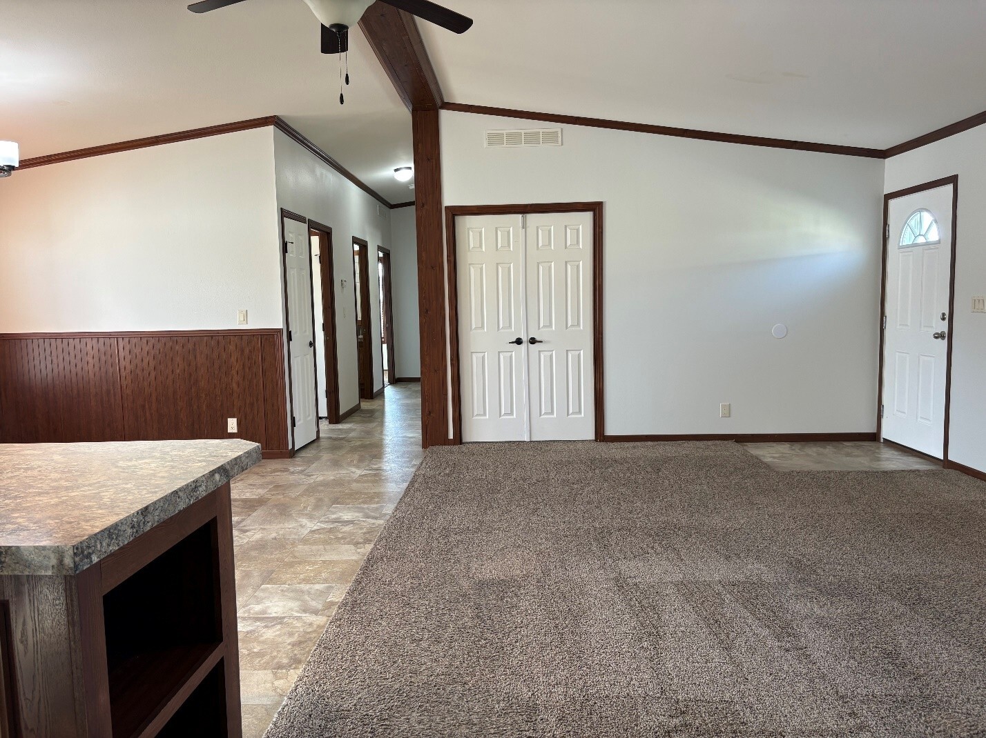 Building Photo - 2461 Sunset Dr