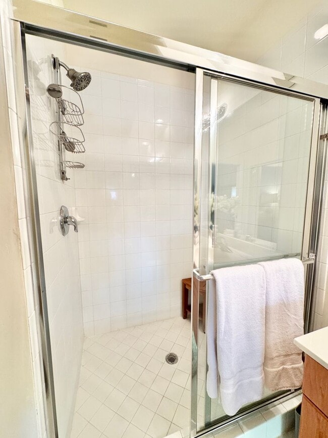 Building Photo - ** FALLING WATERS ** 2 BED / 2 BATH - COND...