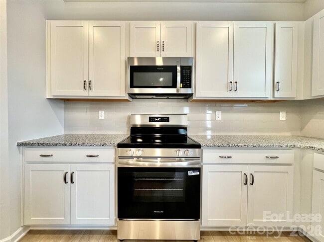 Building Photo - 1906 Gibb Xing