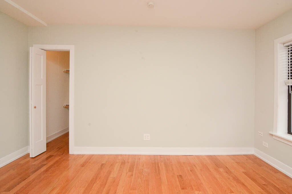 Building Photo - 562 W Arlington