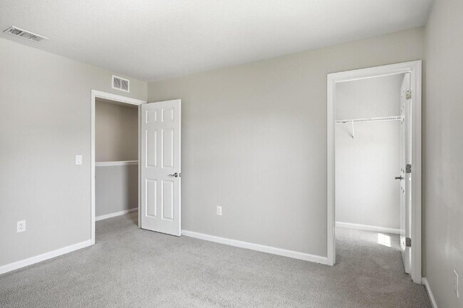 Building Photo - CENTRALLY LOCATED
