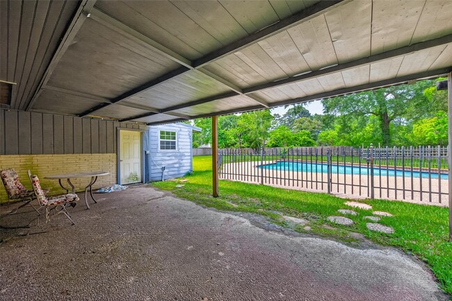Building Photo - 1701 Mistletoe Ln