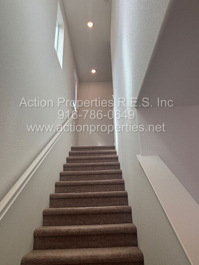 Building Photo - Rocklin Meritage Durango Subdivision - 2 Story 3 Bed, 2.5 bath - 1,833 sqft - NO HOA!