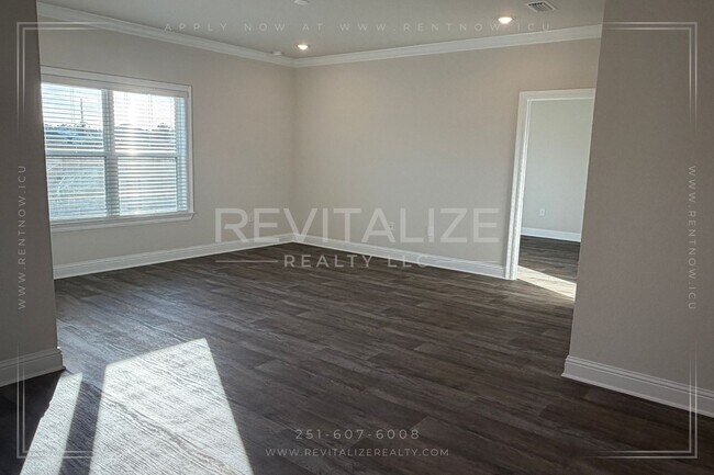 Building Photo - 14901 Dayton Cir