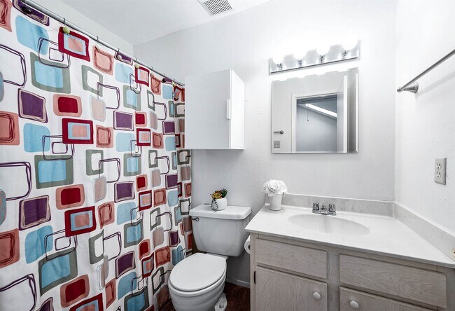 Building Photo - 11609 Village Pl Dr