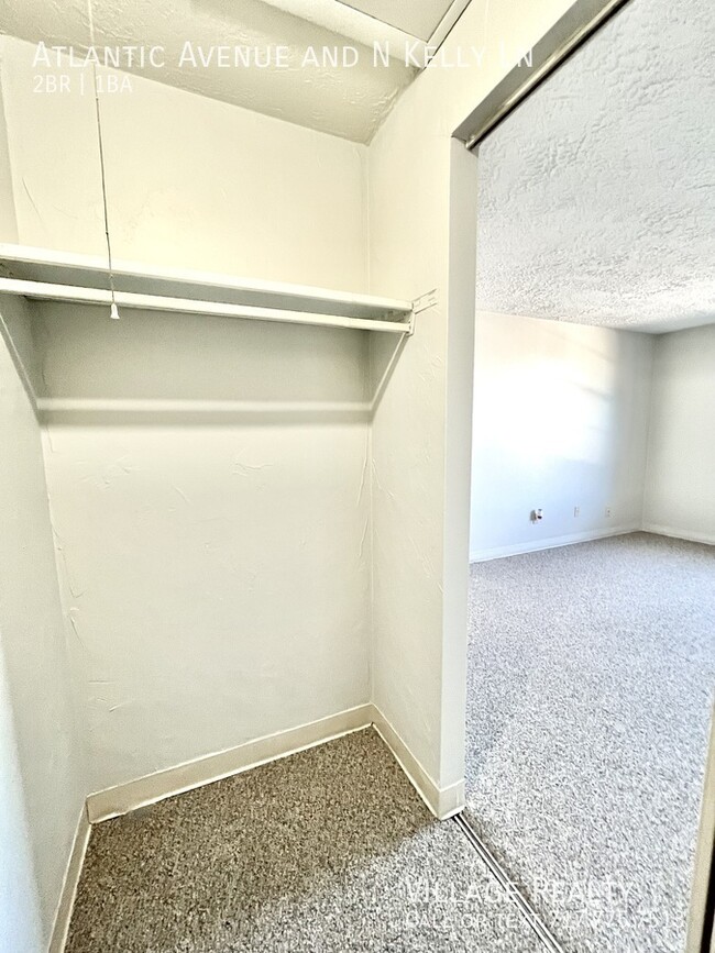 Building Photo - Newly-remodeled! Affordable 2-bed in Red L...