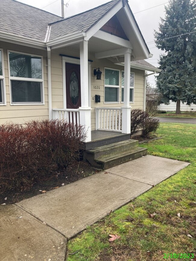 Building Photo - 1020 NE 12th St