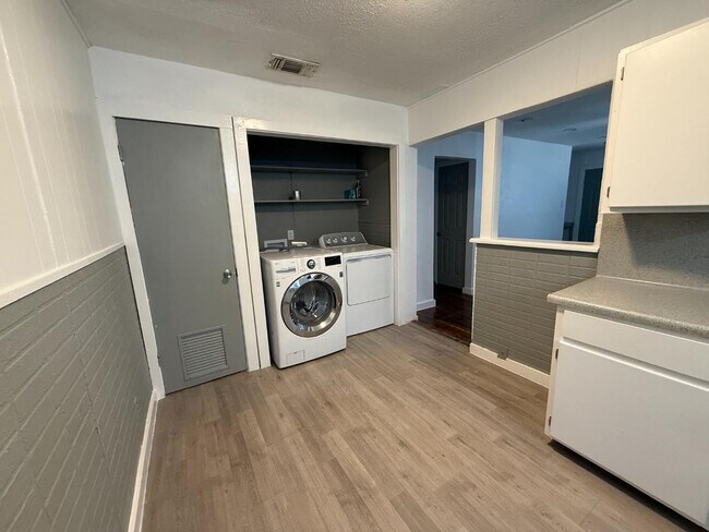 Building Photo - 1910 Escalon Ave