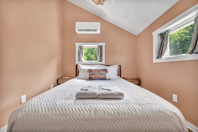 Building Photo - 23120 Bates Rd