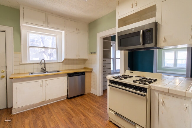 Building Photo - 2139 Ave F