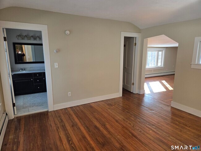 Building Photo - 623 Elm St