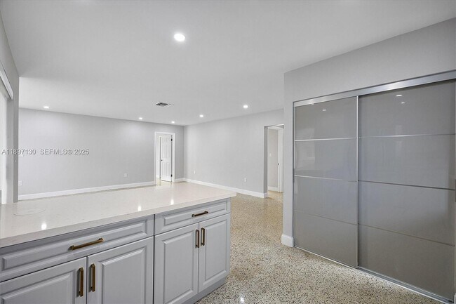 Building Photo - 3820 SW 92nd Ave