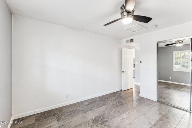 Building Photo - 502 E Roanoke Ave