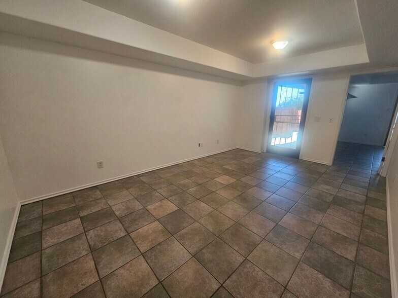 Building Photo - 1649 Sargent Pl