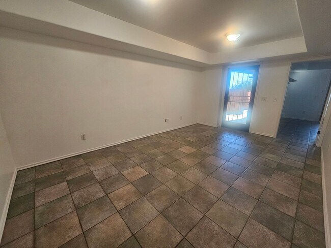 Building Photo - 1649 Sargent Pl