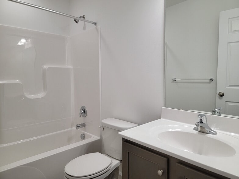 Building Photo - 130 Robert Cir