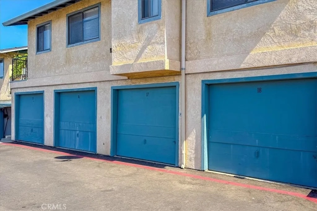 Building Photo - 1084 Baden Ave