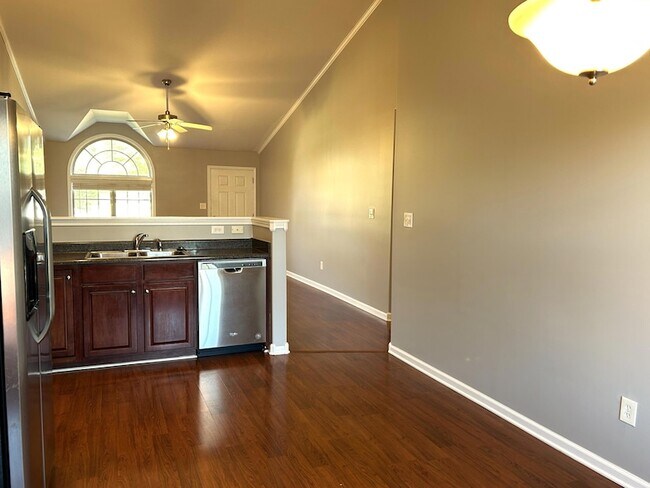 Building Photo - 213 New River Ct
