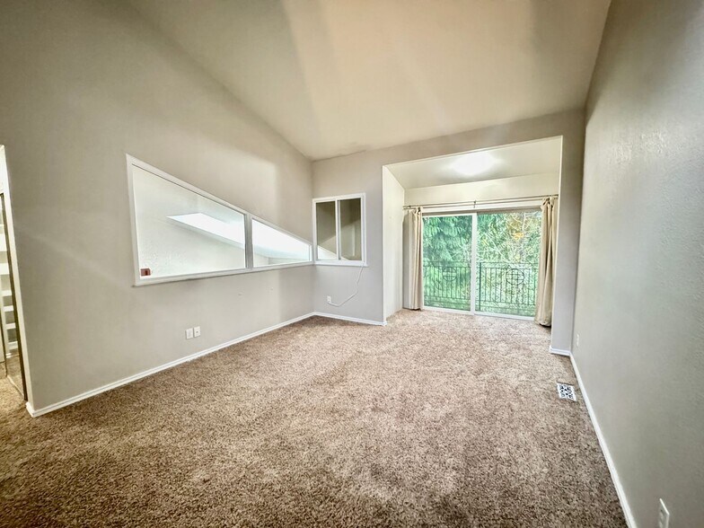 Building Photo - Bellevue Townhouse!!