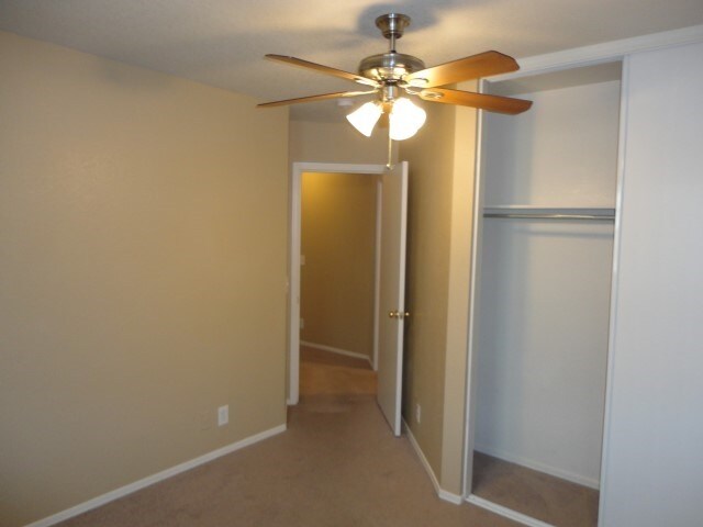 Building Photo - 1425 N Thunderbird Ave