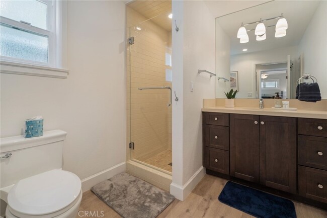 Building Photo - 216 1/2 Agate Ave-