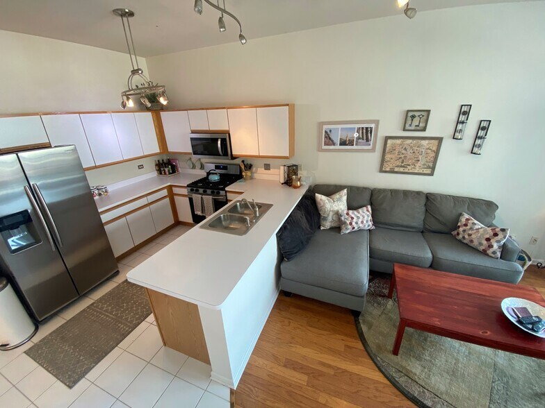 Building Photo - 340 W Superior St