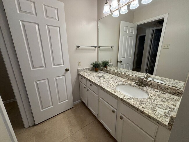 Building Photo - 10955 Wurzbach Rd