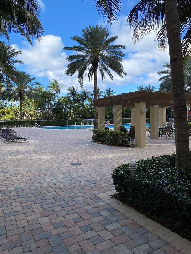 Building Photo - 1745 E Hallandale Beach Blvd