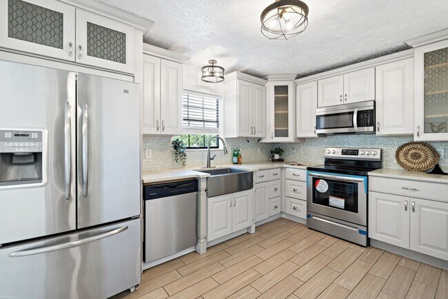 Building Photo - Fully renovated condo in Hendersonville