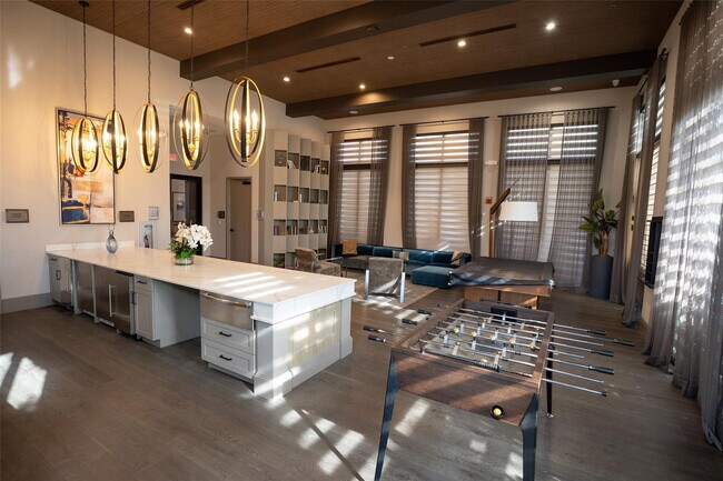 Building Photo - 10660 S Lago Vista Cir