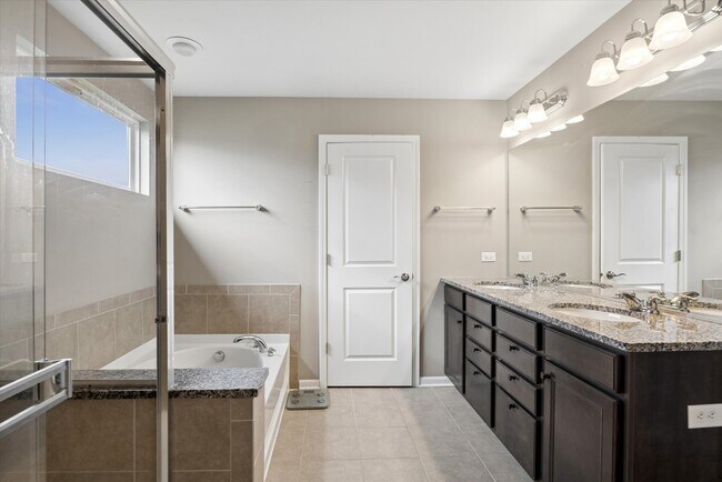 Building Photo - 1507 Tail Leaf Ct