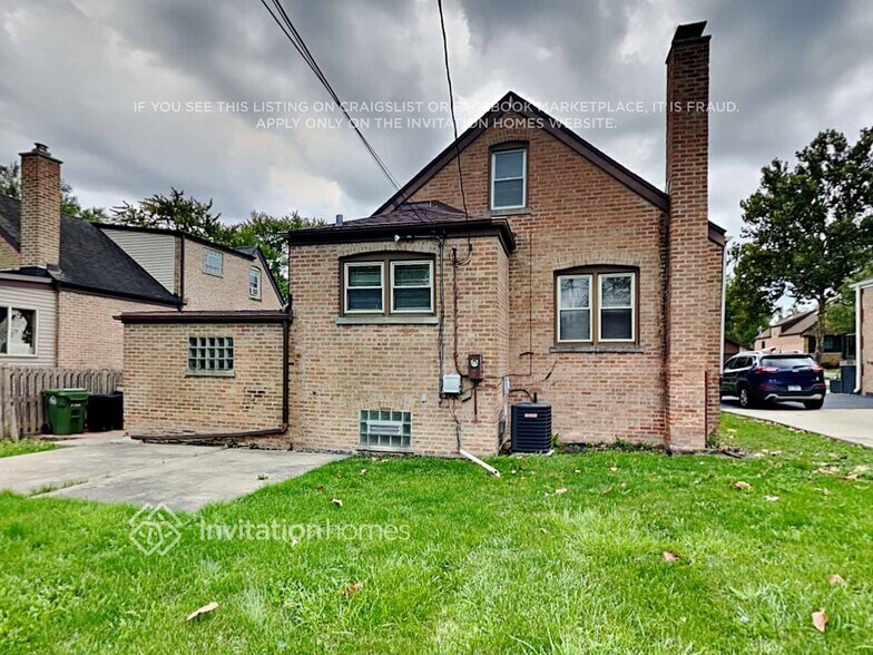 Building Photo - 10933 S Tripp Ave
