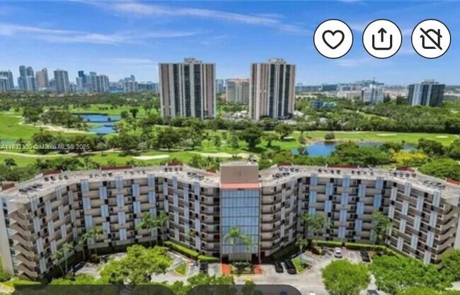 Building Photo - 3101 N Country Club Dr