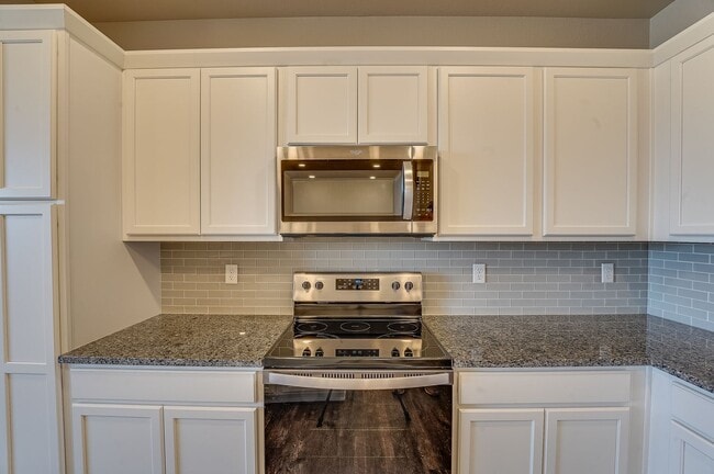 Building Photo - 3 bed, 2.5 bath Townhome in Mosaic Neighborhood