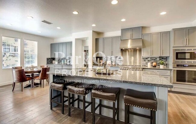 Building Photo - Stunning Montecito Home with Lime Ridge Trail Access