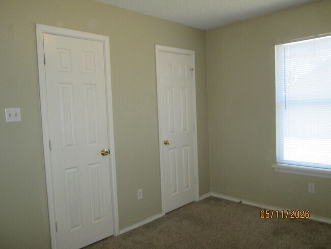 Building Photo - HOUSE - 3 Bedrooms, 2 Bath, 2 Car Garage