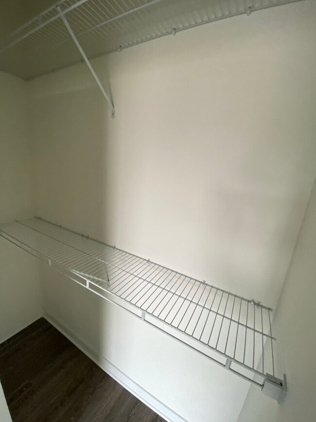 Building Photo - 1545 W North Ave