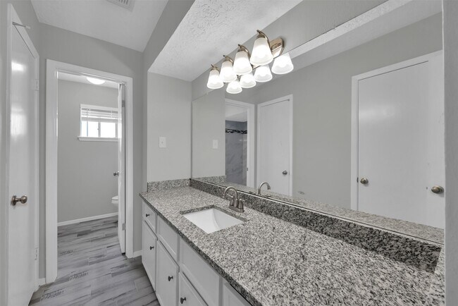 Building Photo - 23814 English Oak Dr