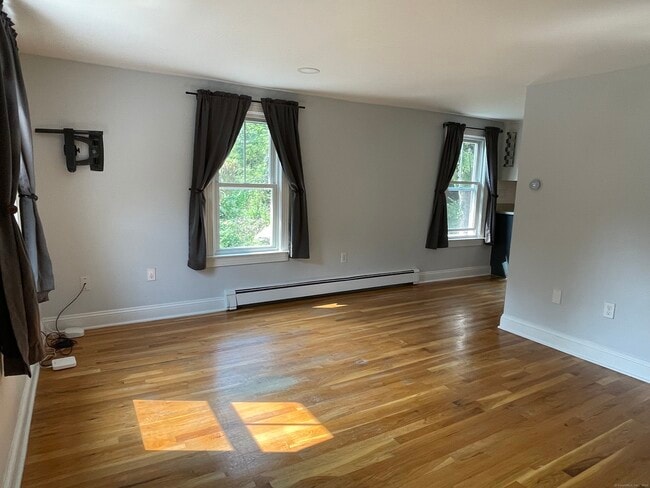 Building Photo - 68 Maple Ave