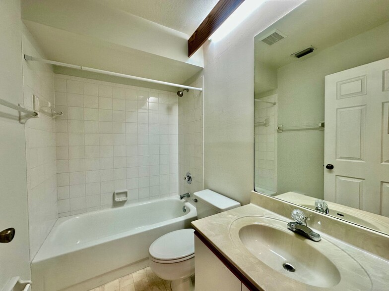 Building Photo - 137 Wading Bird Cir