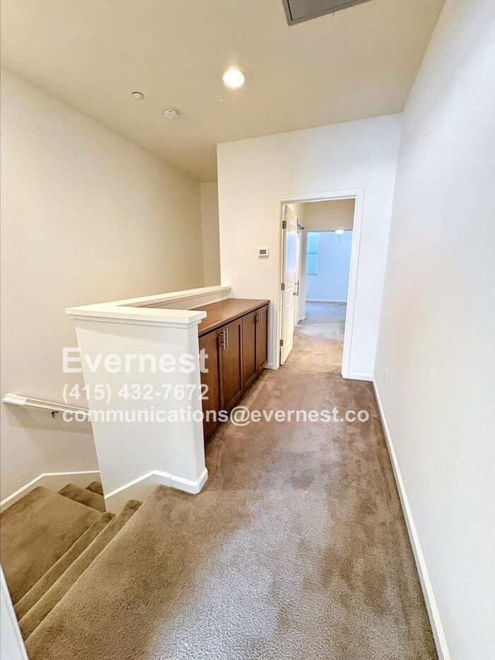 Building Photo - 764 Grandview Ter