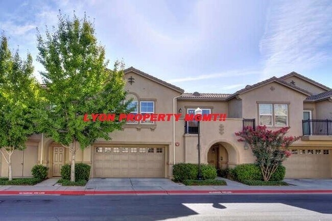 Building Photo - 3301 N Park Dr