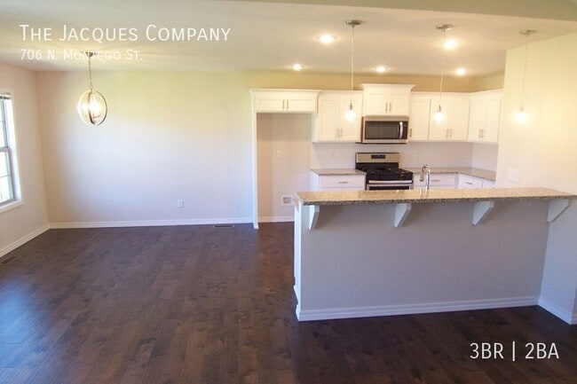 Building Photo - 706 N Montego St