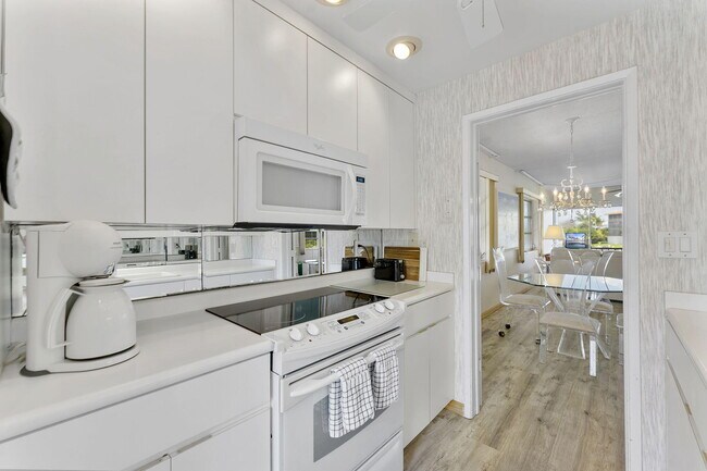 Building Photo - 101 NE 19th Ave