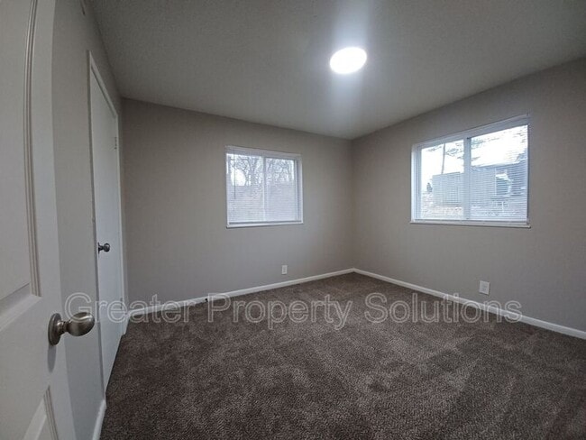 Building Photo - 5112 NW Kalivas Cir