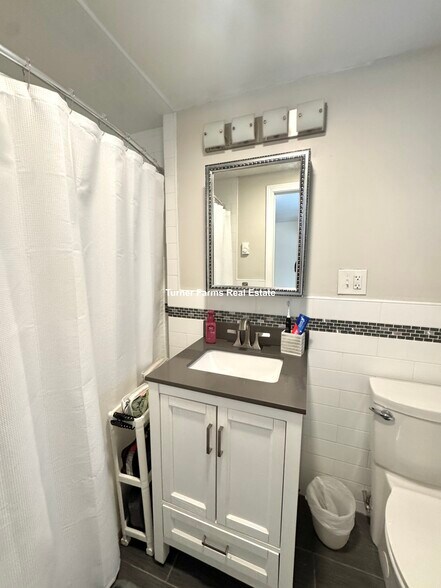 Building Photo - 91 Hudson St