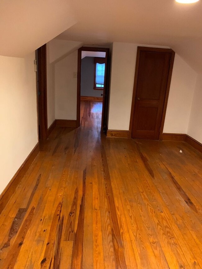 Building Photo - 3BR Normaltown Charmer