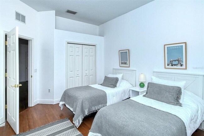 Building Photo - 8363 Miramar Way