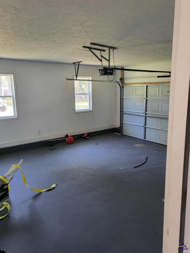 Building Photo - 2800 S Estates Rd