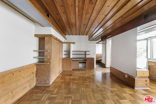 Building Photo - 1807 1/2 Edgecliffe Dr